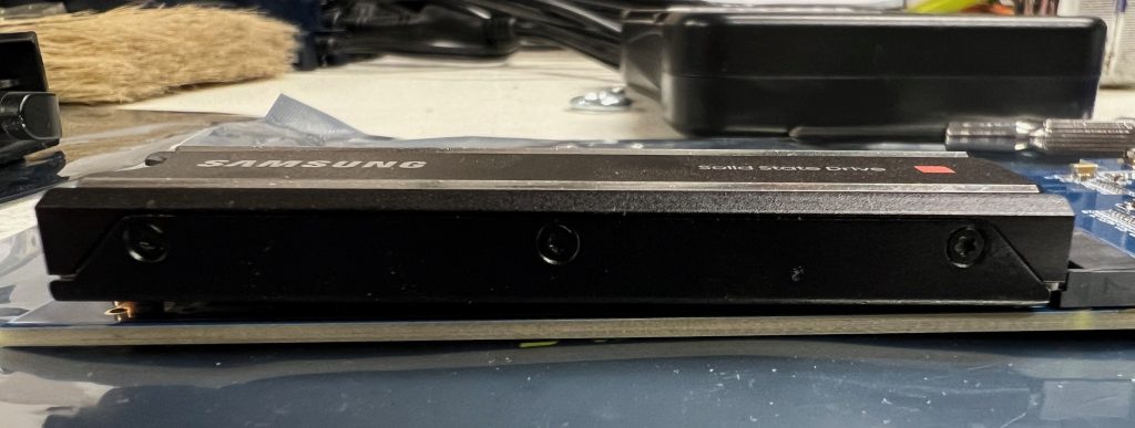 The 1TB card is clearly not parallel